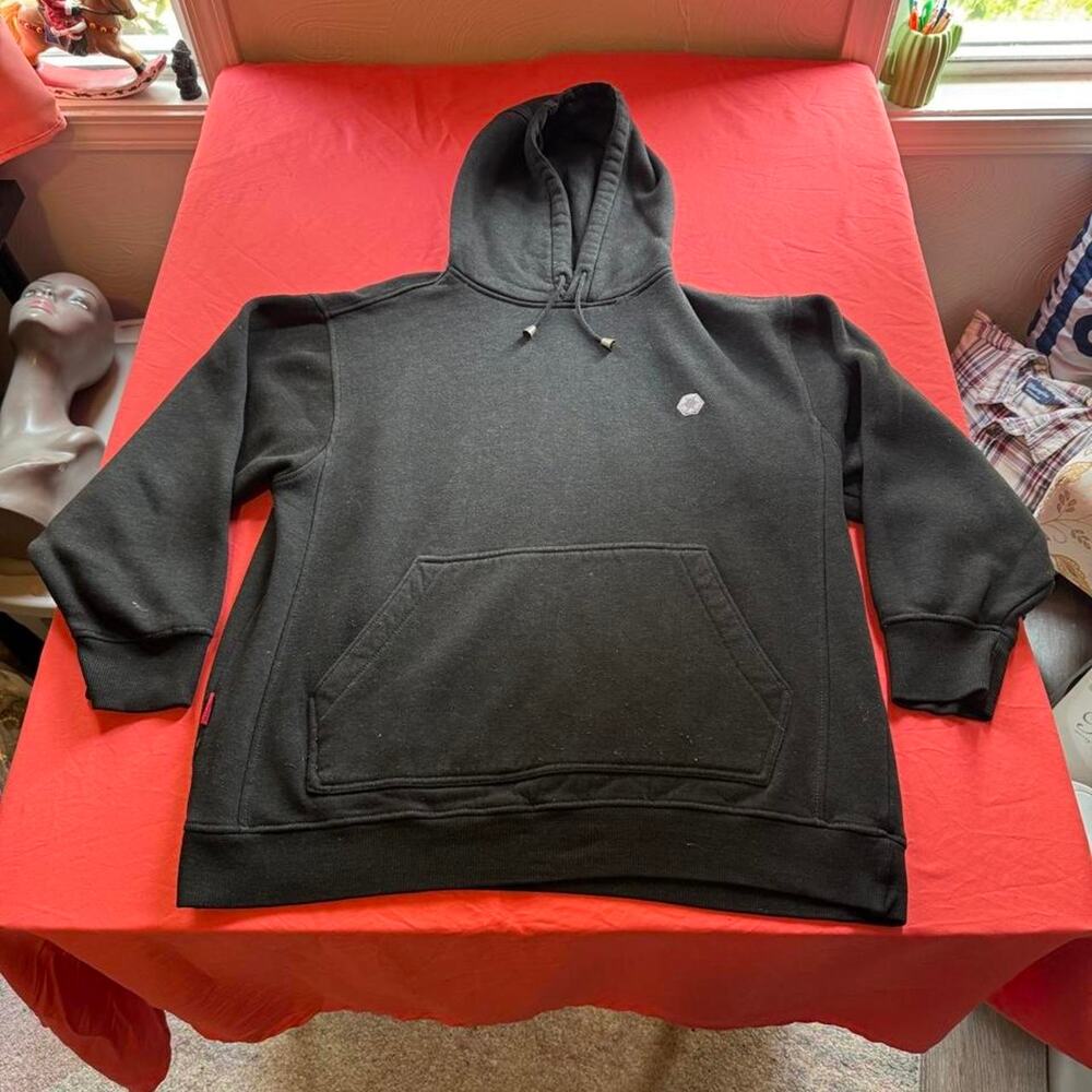 Southpole black hoodie with a relaxed fit & stillhas drawstring for hood Size XL